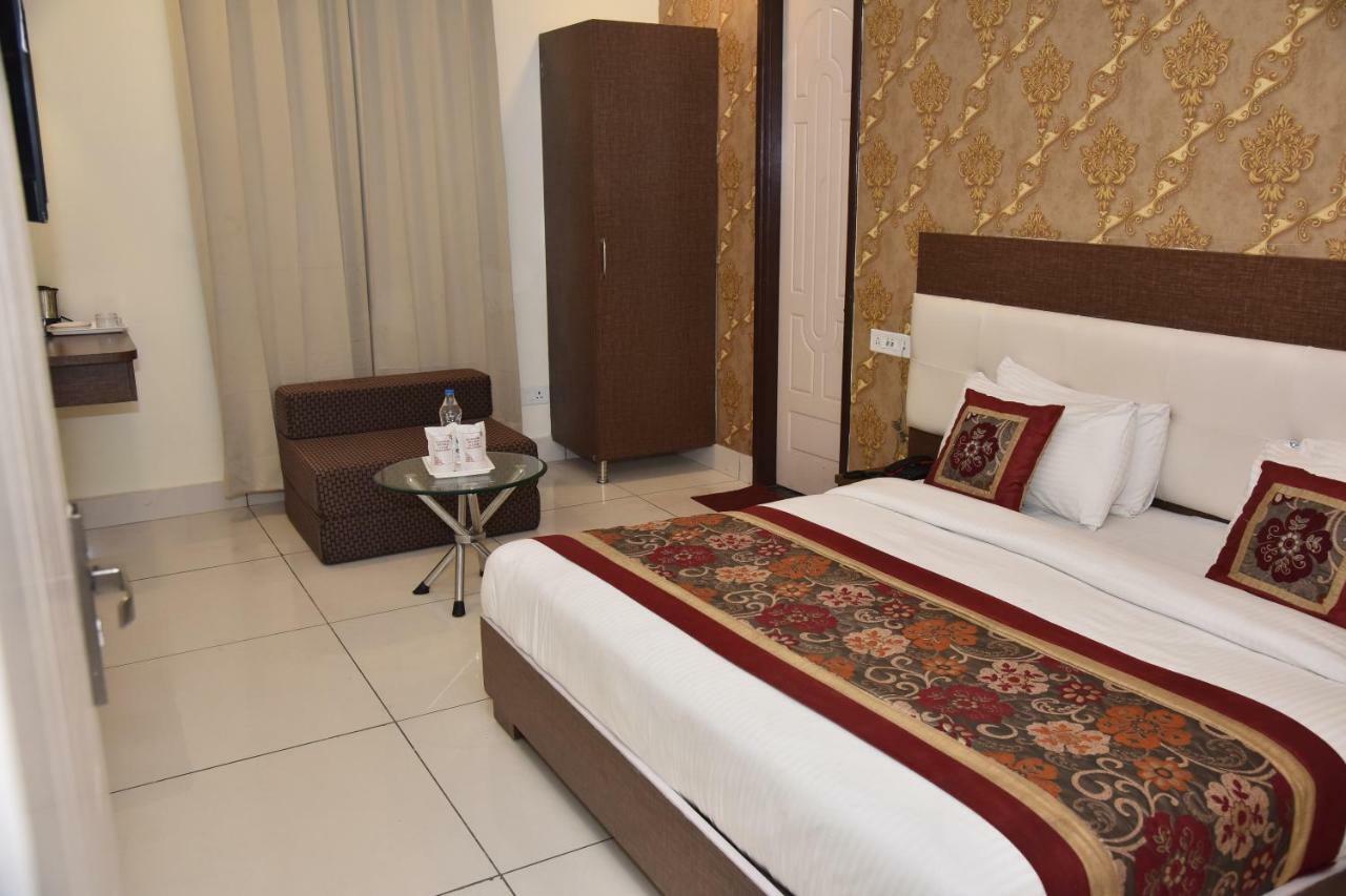 Hotel Oscar Amritsar Exteriör bild