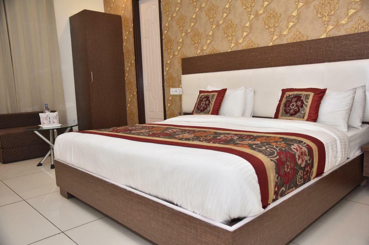 Hotel Oscar Amritsar Exteriör bild